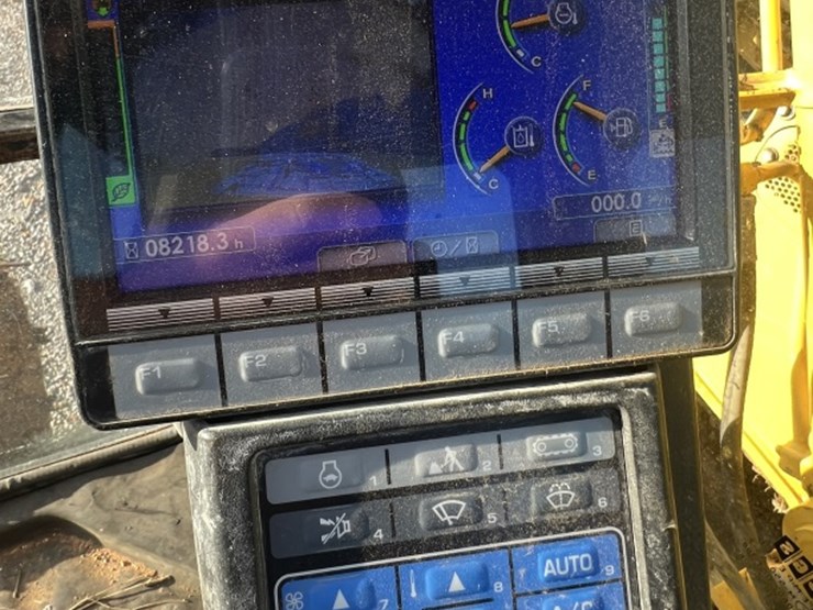 komatsu-pc138us-lc-image-16