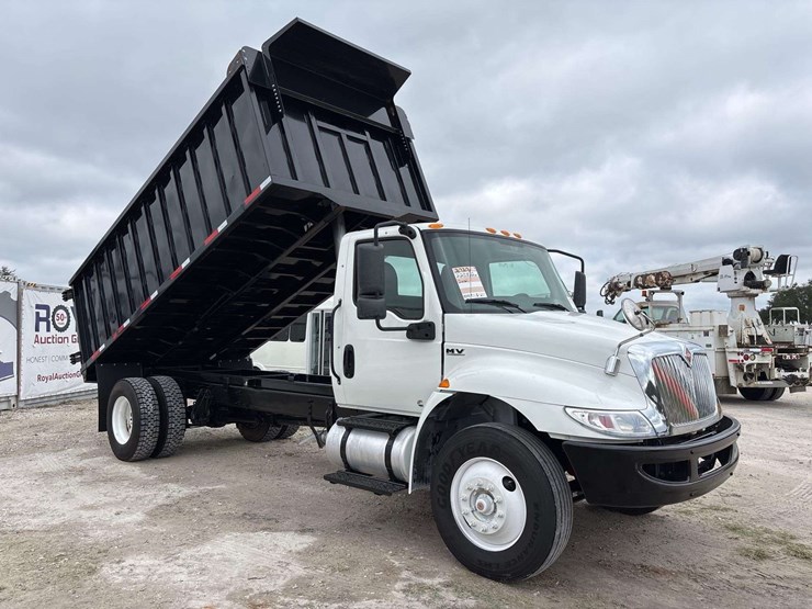 2020-international-mv607-16ft-morgan-dump-truck-image-2