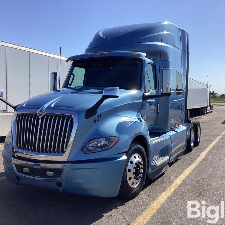 2018 INTERNATIONAL LT