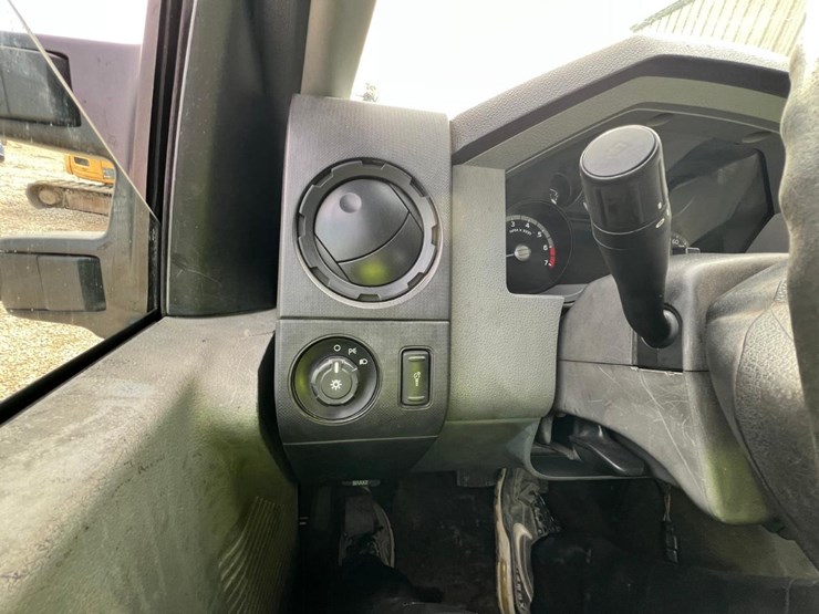 2014-ford-f350-image-25