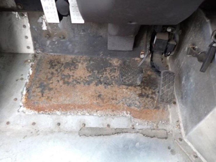 2013-freightliner-mt55-image-15