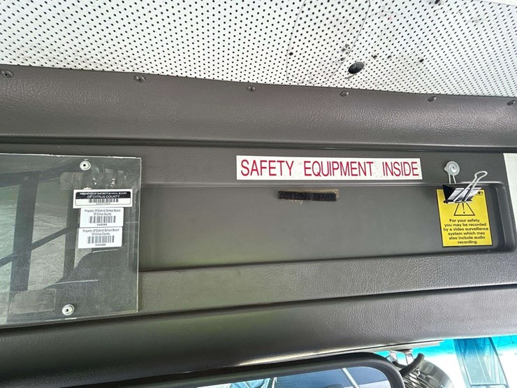 2009-freightliner-b2-image-15