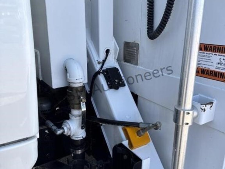 2013-international-7400-image-26