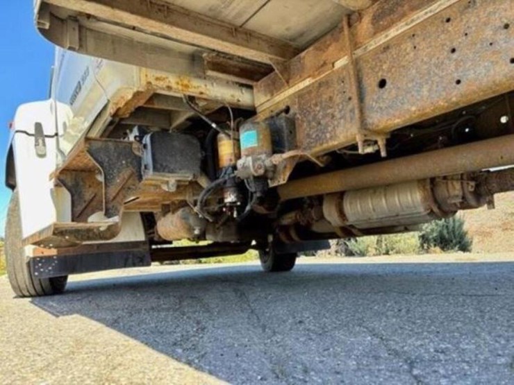 2010-hino-258-image-17