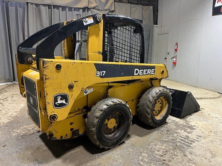 john-deere-317-image-5