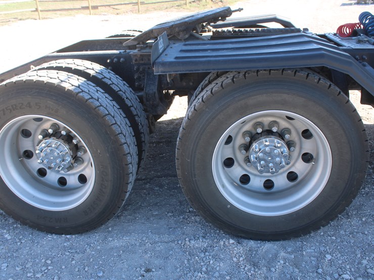 #2045-•-#2045--2013-mack-chu613-semi-tractor-image-26