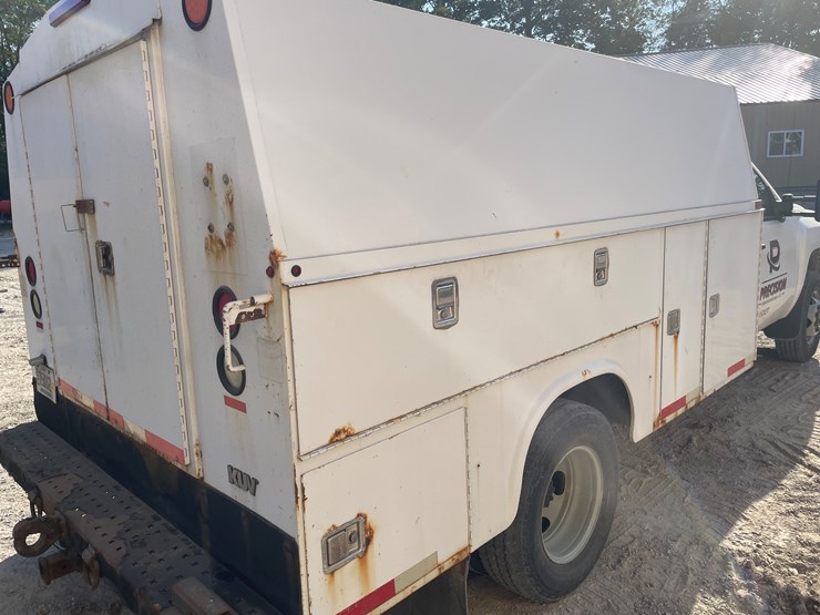 #1008-•-2012-chevy-3500-utility-truck,-(has-title)-image-21