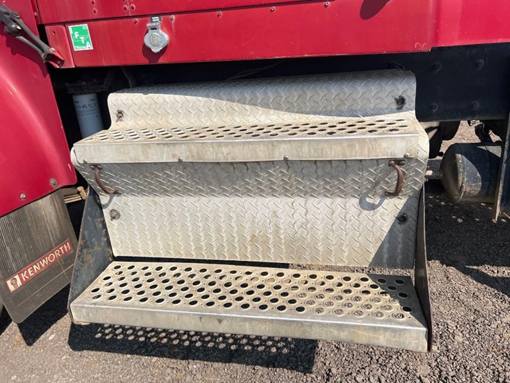 kenworth-t/a-day-cab-road-tractor-image-24