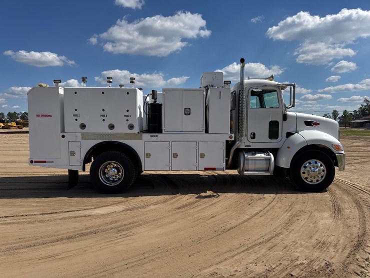 2007-peterbilt-335-image-5