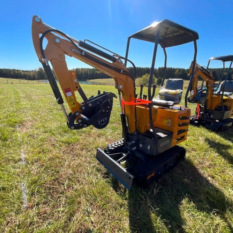 UNUSED CFG MX12R MINI EXCAVATOR (RATO 15HP, 9.7KW