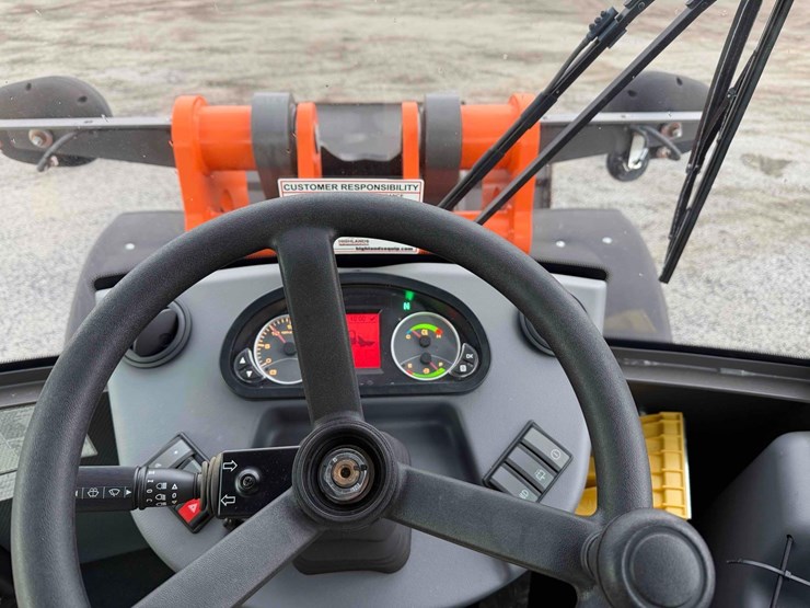 2023-hitachi-zw95-image-17