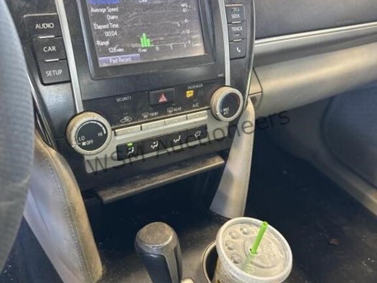 2014-toyota-camry-sdn-image-18