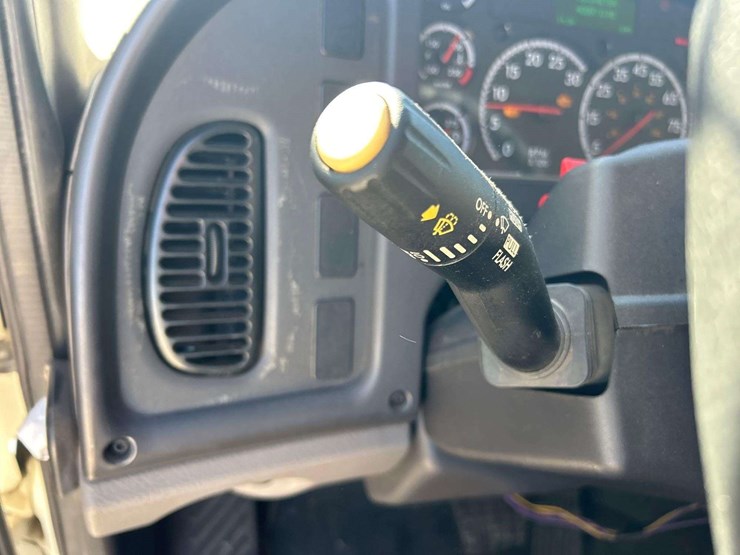 2020-freightliner-m2-106-elgin-whirlwind-series-mv-street-sweeper-truck-image-29