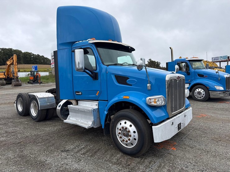 2018-peterbilt-567-image-2