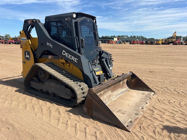 2020-deere-317g-image-6