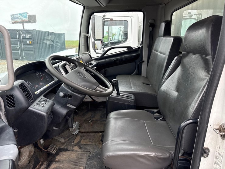 2016-hino-258-image-7