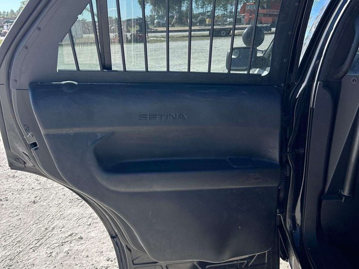 2015-ford-explorer-image-21