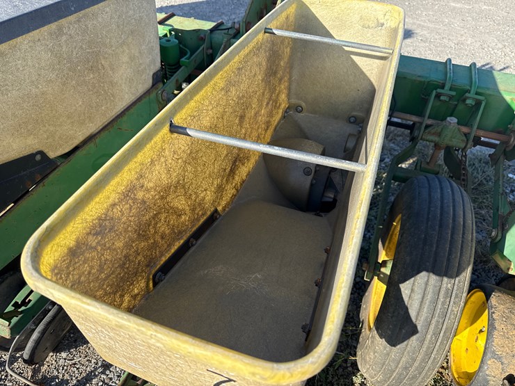 john-deere-7300-image-10