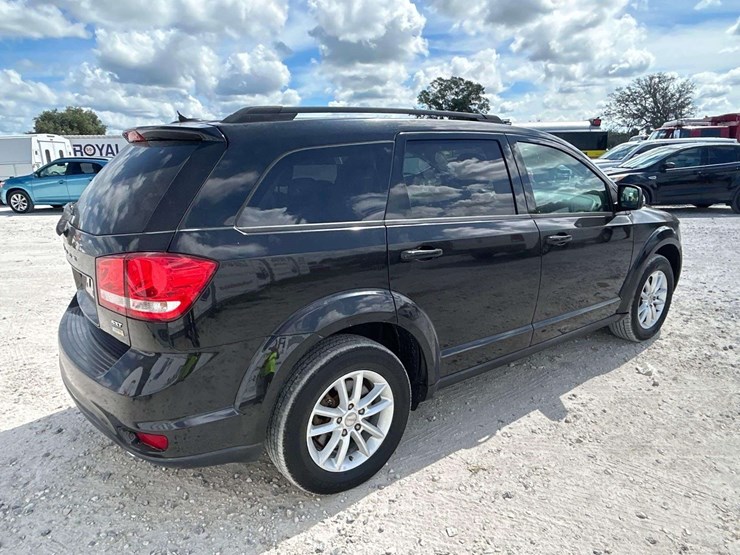 2015-dodge-journey-image-3