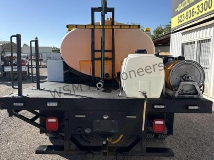 2013-ford-f550-image-6