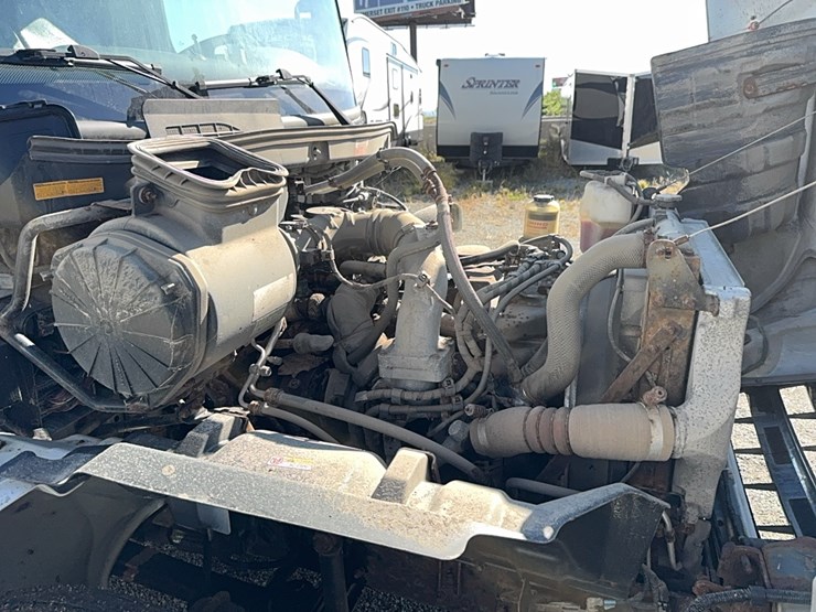 2018-hino-268-image-16