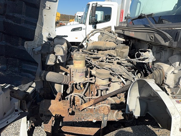 2018-hino-268-image-15