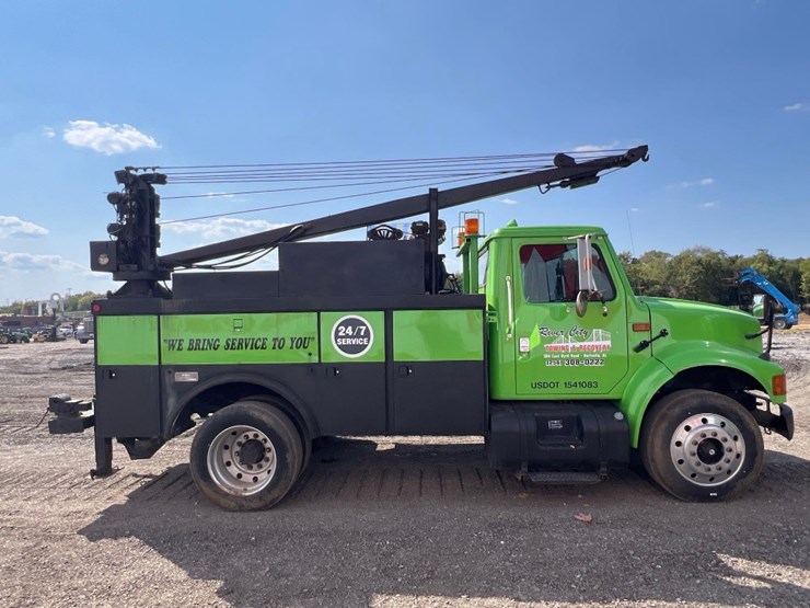 2001-international-4700-image-5