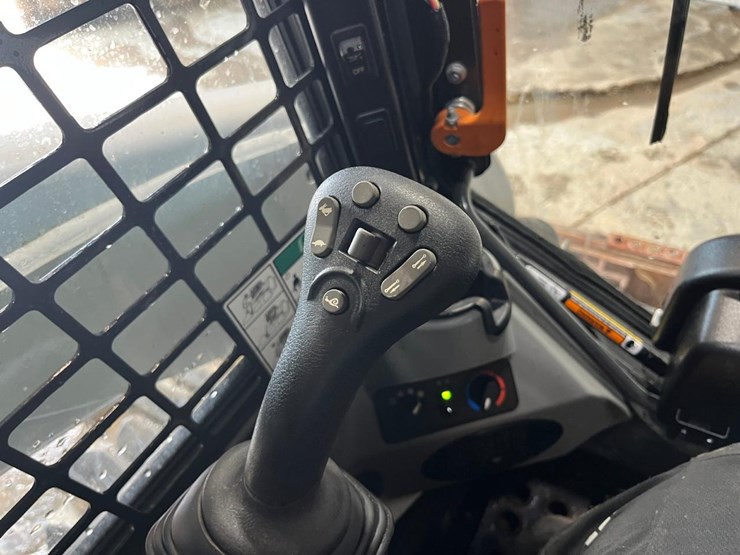 2023-bobcat-s650-image-31