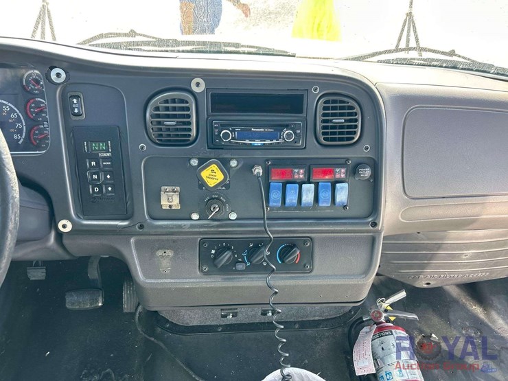 2009-freightliner-b2-image-14