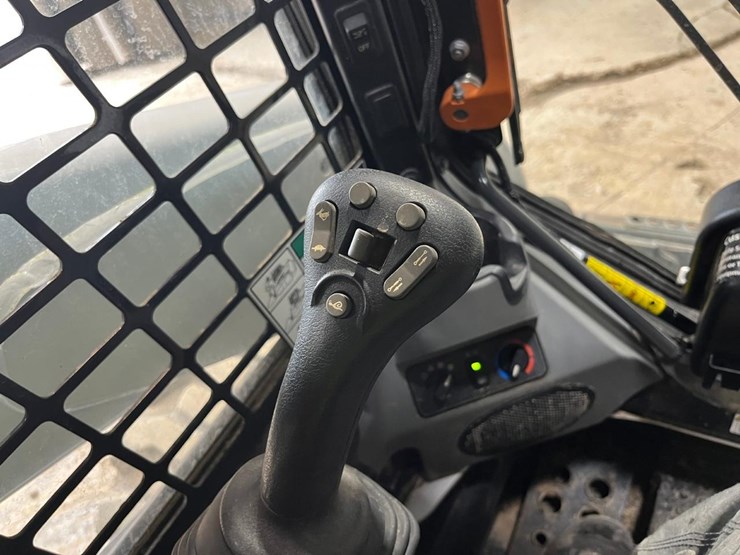 2023-bobcat-s650-image-29