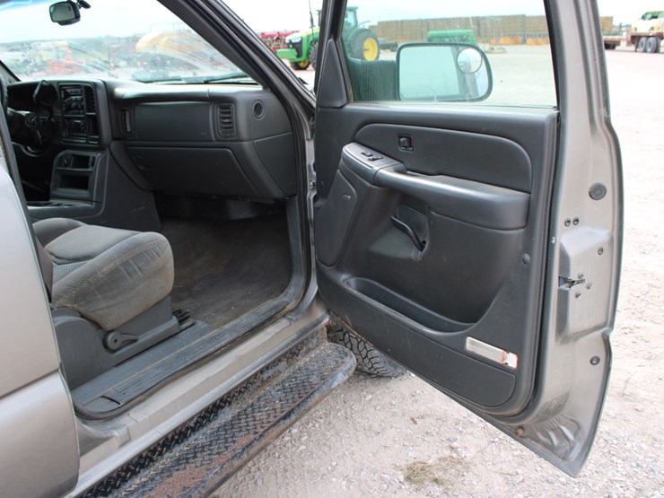 2006-chevrolet-3500-image-22