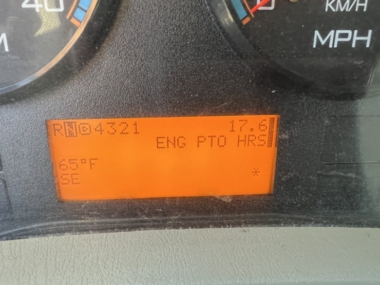 2009-international-7600-image-39