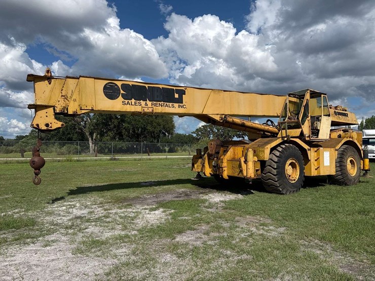 grove-4x4-rough-terrain-hydraulic-crane-image-1