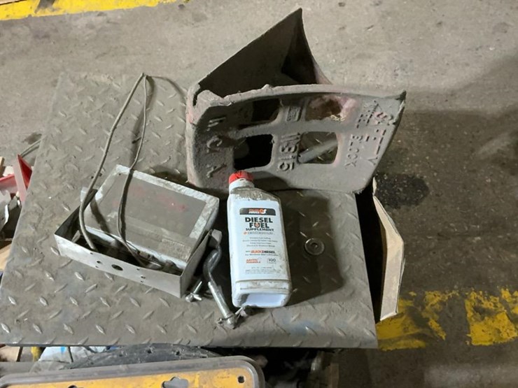 #165-•-trailer-hitch,-tires,-and-assorted-parts-image-23