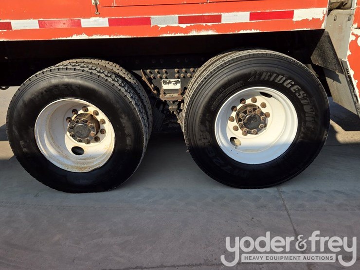 2009-international-7300-image-15