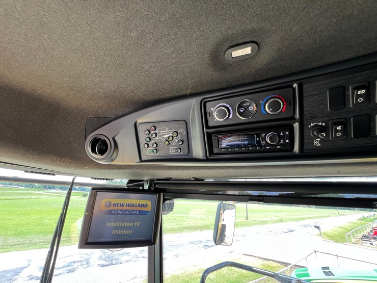 2023-new-holland-cr10.90-image-83