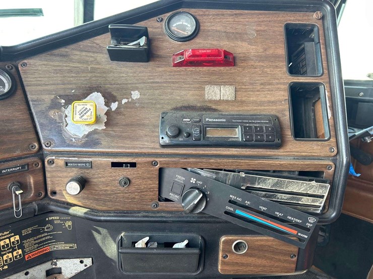 1996-freightliner-fld112sd-t/a-dump-truck-image-18