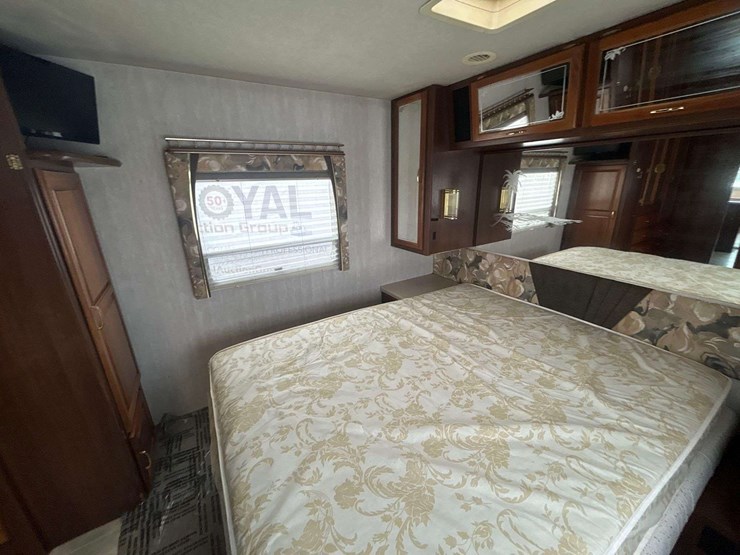 1998-national-rv-tropi-cal-t/a-35ft-class-a-motorhome-image-21