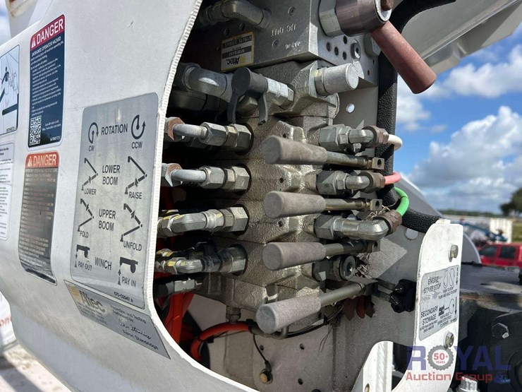 2016-freightliner-m2-106-altec-am50-50ft.-bucket-truck-image-32