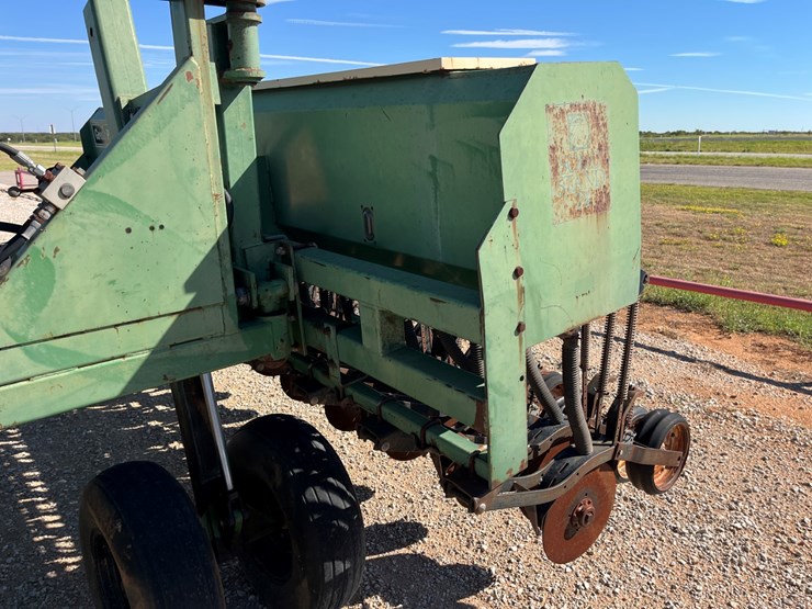 #t8082-•-great-plains-ss-24-grain-drill-image-13