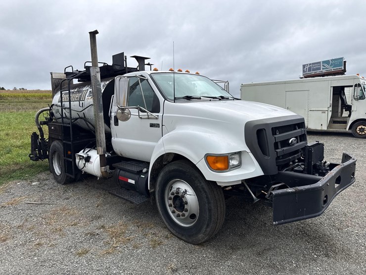 2004-ford-f750-image-2