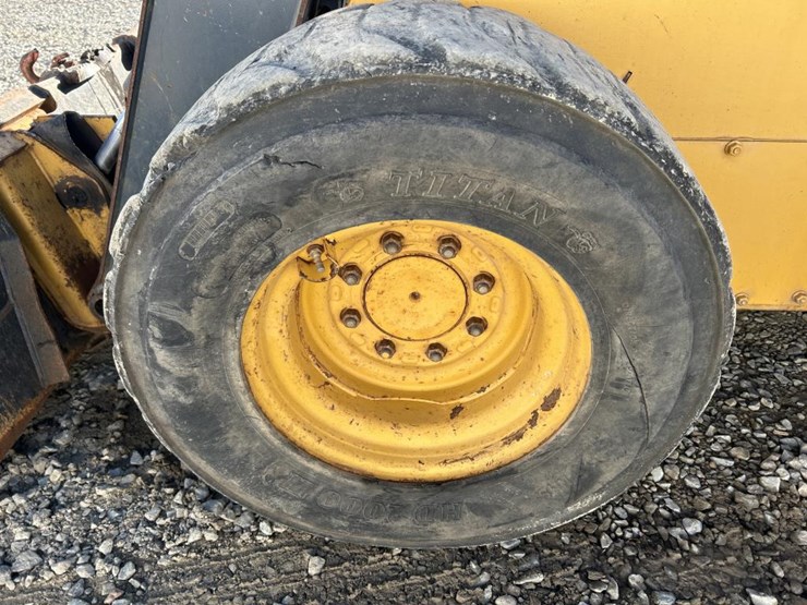 2016-deere-326e-image-53