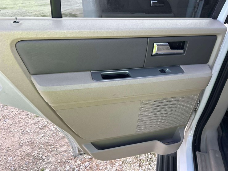 2014-ford-expedition-image-17