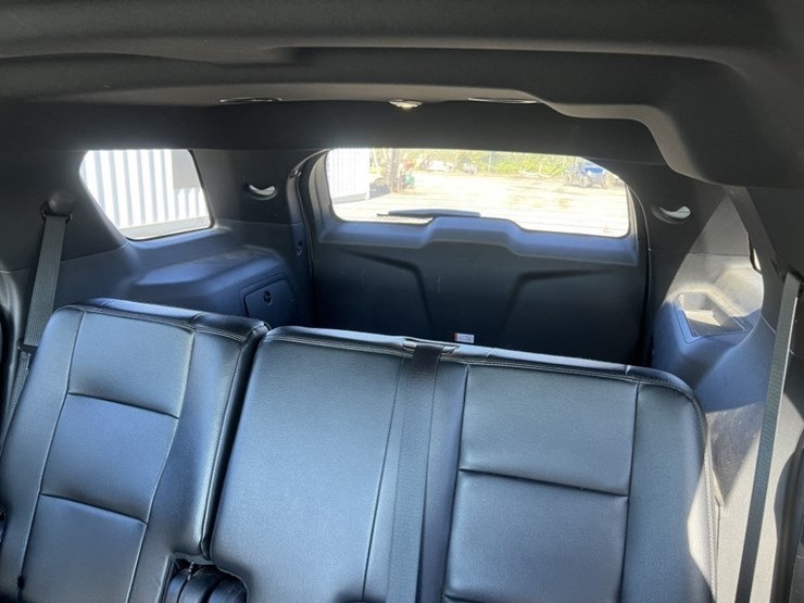 2016-ford-explorer-image-17