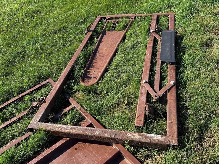 hyqual-adjustable-livestock-alley-image-9