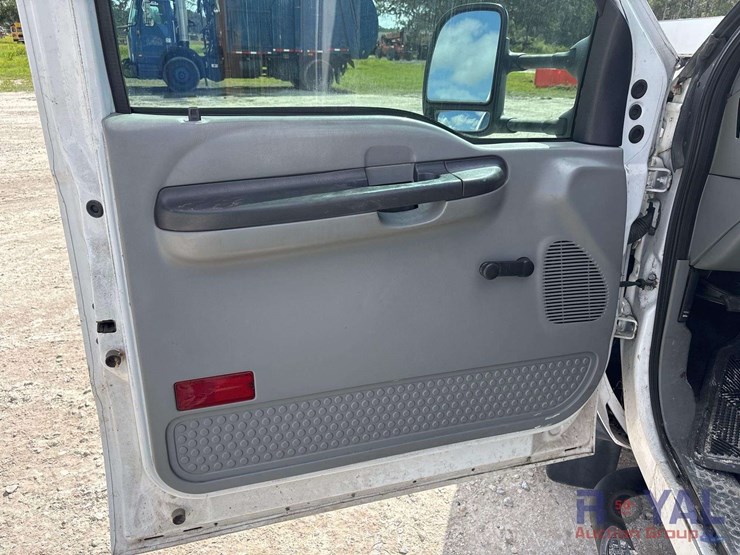 2007-ford-f-450-4x4-cab-and-chassis-truck-image-10