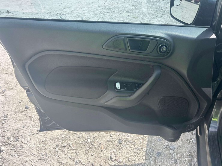 2019-ford-fiesta-se-hatchback-image-11