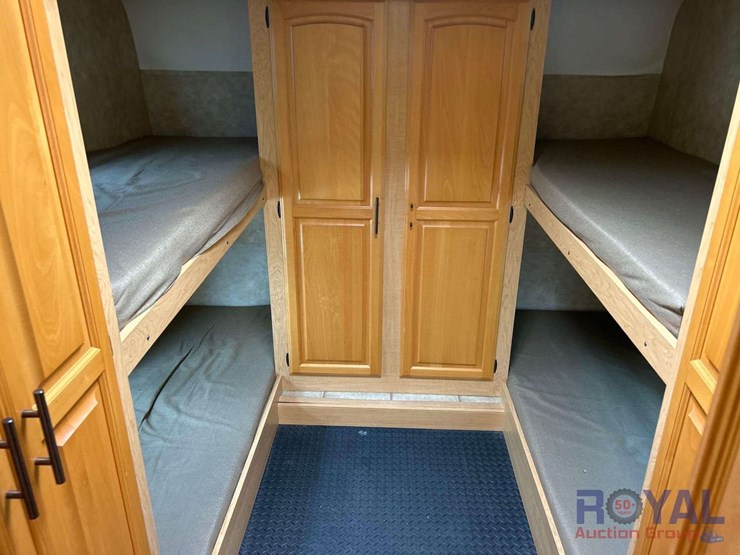 2008-41ft-kz-sportsman-police-bunk-5th-wheel-tri-axle-travel-trailer-image-25