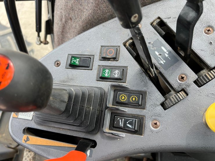 new-holland-8770-image-31