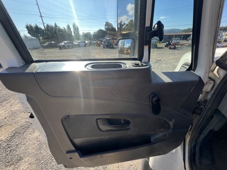 2009-international-7600-image-35